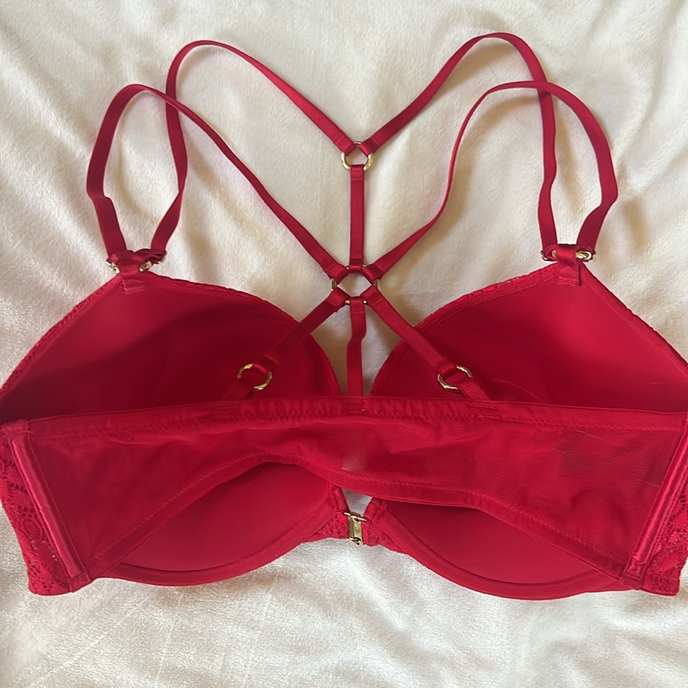 Victorias Secret Bombshell Bra - Picture 2 of 7
